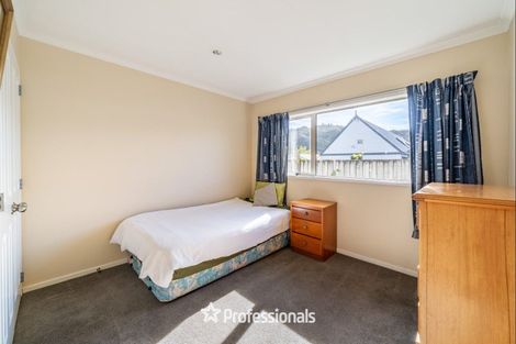 Photo of property in 17 Woodland Mews, Wainuiomata, Lower Hutt, 5014