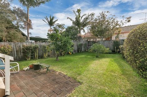 Photo of property in 2/218 Sunnynook Road, Totara Vale, Auckland, 0627