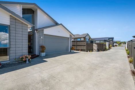 Photo of property in 87 Argent Lane, Wainui, 0932