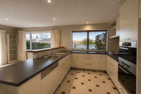 Photo of property in 2/7 Kelson Lane, Ilam, Christchurch, 8041
