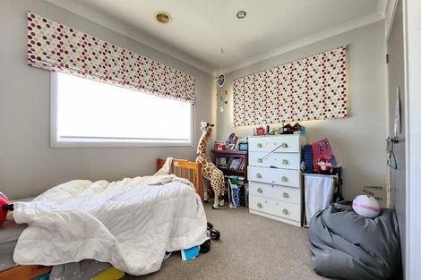 Photo of property in 66 Aotea Drive, Aotea, Porirua, 5024