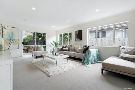 Photo of property in 11a Gerwyn Place, Pakuranga Heights, Auckland, 2010