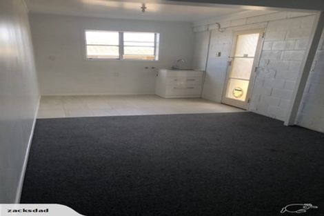 Photo of property in 1 Wakeling Avenue, Te Atatu South, Auckland, 0610