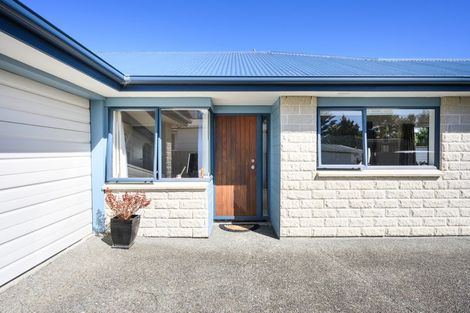 Photo of property in 32 Somerset Crescent, Highbury, Palmerston North, 4412