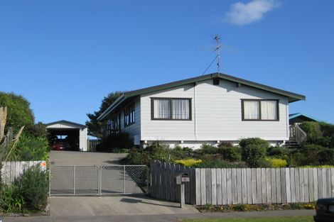 Photo of property in 6 Trig Hill Terrace, Waikanae Beach, Waikanae, 5036
