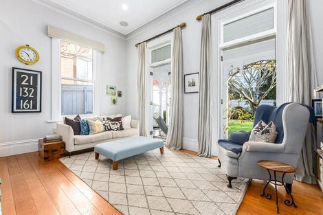 Photo of property in 13 Tinakori Road, Thorndon, Wellington, 6011