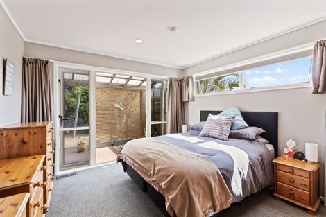 Photo of property in 12 Beaumont Crescent, Frankleigh Park, New Plymouth, 4310