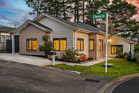 Photo of property in 2 Tarara Lane, Kumeu, 0810