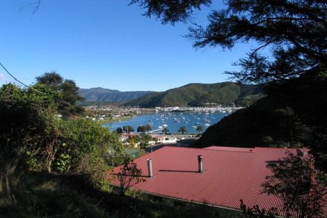Photo of property in 13 Arthur Crescent, Waikawa, Picton, 7220