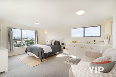 Photo of property in 62 Ruskin Road, Newlands, Wellington, 6037