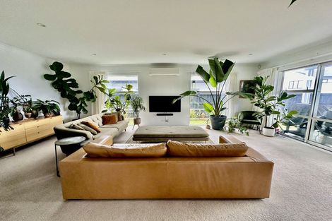 Photo of property in 19 Kukuwai Avenue, Red Beach, 0932