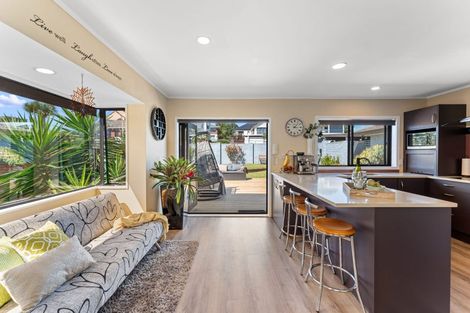 Photo of property in 37 Pigeon Mountain Road, Half Moon Bay, Auckland, 2012