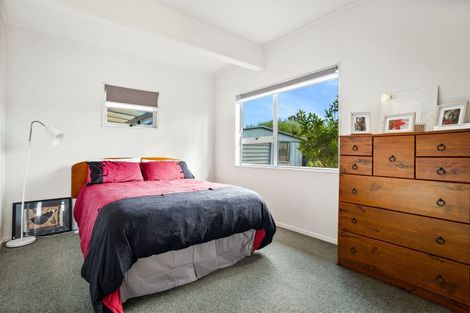 Photo of property in 42 Yeovil Road, Te Atatu Peninsula, Auckland, 0610