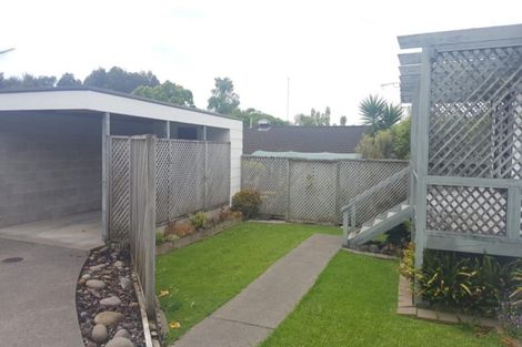 Photo of property in 2/40 Hillcrest Avenue, Hillcrest, Auckland, 0627