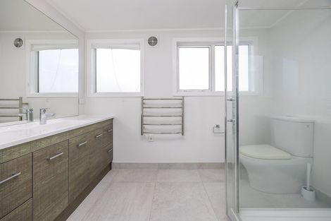 Photo of property in 74 Queen Street, Northcote Point, Auckland, 0627