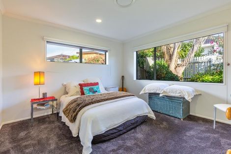 Photo of property in 6 Hogarth Rise, West Harbour, Auckland, 0618