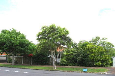 Photo of property in 2 Wright Road, Point Chevalier, Auckland, 1022
