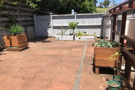 Photo of property in 2/21 Cresta Avenue, Beach Haven, Auckland, 0626