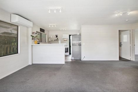 Photo of property in 17a Leaming Place, Clarks Beach, 2122
