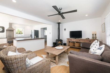 Photo of property in 243 Clifton Road, Te Awanga, 4102