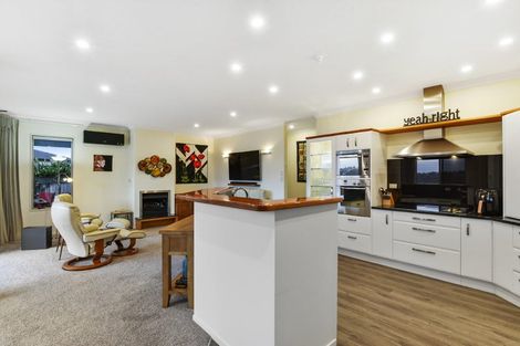 Photo of property in 160 Kittiwake Drive, Schnapper Rock, Auckland, 0632