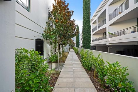Photo of property in Regent Courts, 2/75 Gloucester Street, Christchurch Central, Christchurch, 8013