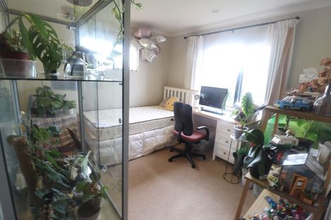 Photo of property in 16 Crimson Park, Oteha, Auckland, 0632