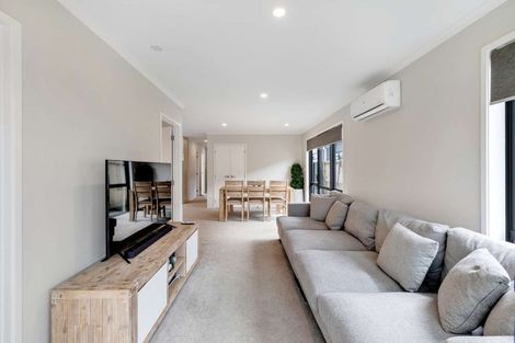 Photo of property in 12 Farmland Road, Papakura, 2110