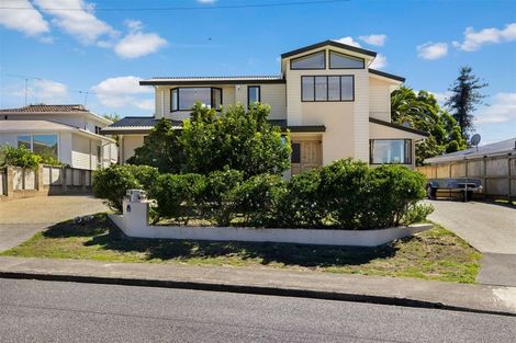 Photo of property in 26 Trelawn Place, Cockle Bay, Auckland, 2014