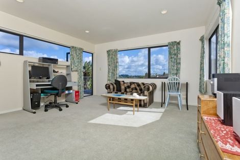 Photo of property in 61 Calypso Way, Unsworth Heights, Auckland, 0632