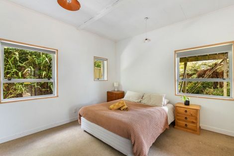 Photo of property in 13 Lindaver Grove, Merrilands, New Plymouth, 4312