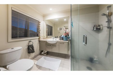 Photo of property in 25 Bridgefield Crescent, Flat Bush, Auckland, 2016