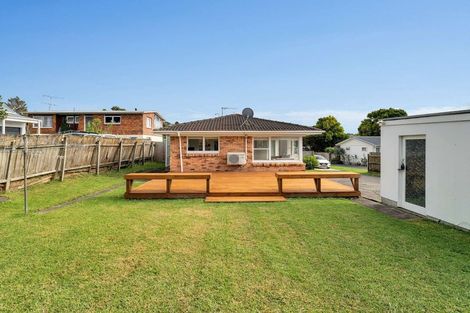 Photo of property in 2/8 Wykeham Place, Glenfield, Auckland, 0629