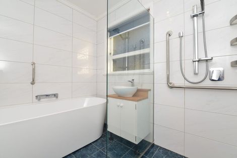 Photo of property in 4 Drake Street, Levin, 5510