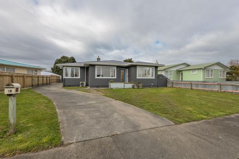 Photo of property in 18 Jackson Avenue, Highbury, Palmerston North, 4412