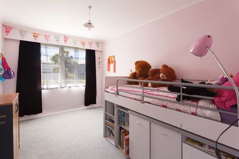 Photo of property in 28 Coniston Avenue, Te Atatu South, Auckland, 0610