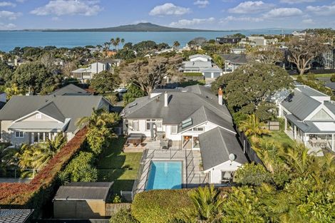 Photo of property in 8 Tiri Road, Milford, Auckland, 0620