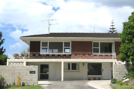 Photo of property in 102 Browns Bay Road, Rothesay Bay, Auckland, 0630