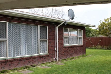 Photo of property in 2/82 John F Kennedy Drive, Milson, Palmerston North, 4414