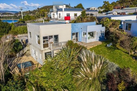 Photo of property in 15 Paekakariki Hill Road, Pauatahanui, Porirua, 5381