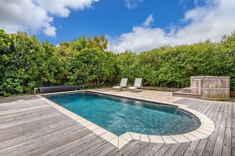 Photo of property in 8 Westwell Road, Belmont, Auckland, 0622