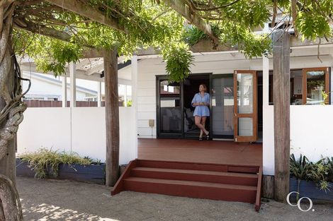 Photo of property in 26 Queen Road, Bellevue, Tauranga, 3110