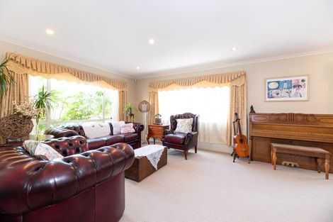 Photo of property in 14 Bridgefield Crescent, Flat Bush, Auckland, 2016