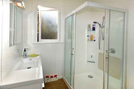 Photo of property in 17 Junction Road, Ravensbourne, Dunedin, 9022