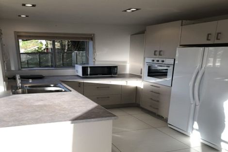 Photo of property in 26a Vipond Road, Stanmore Bay, Whangaparaoa, 0932