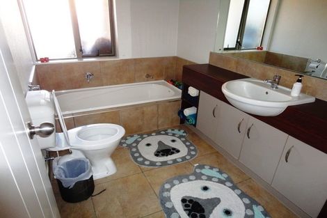 Photo of property in 14 Gilford Place, East Tamaki Heights, Auckland, 2016