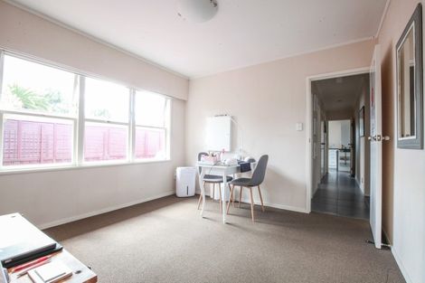 Photo of property in 2a Kurnell Drive, Botany Downs, Auckland, 2010