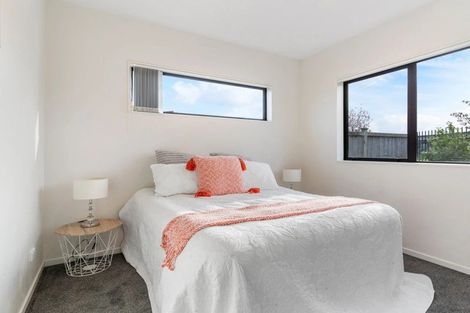 Photo of property in 2 Creswell Lane, Papakura, 2110