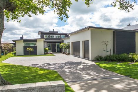 Photo of property in 16 Grand Oaks Drive, Awapuni, Palmerston North, 4412