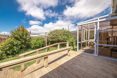 Photo of property in 27 Romilly Street, Westport, 7825